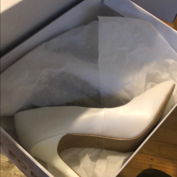 Cute white heels - Picture 2 of 2